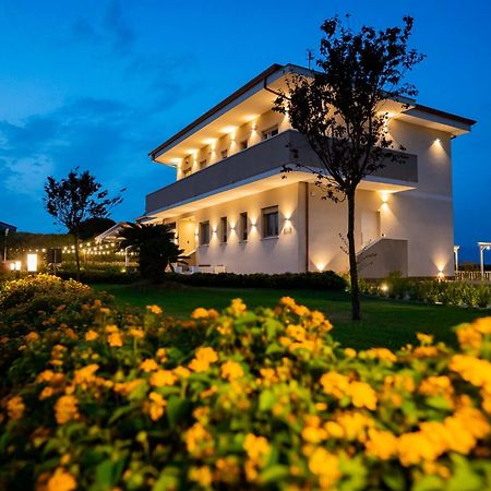 ياتّيباليا Villa Zefiro Suites & Events المظهر الخارجي الصورة