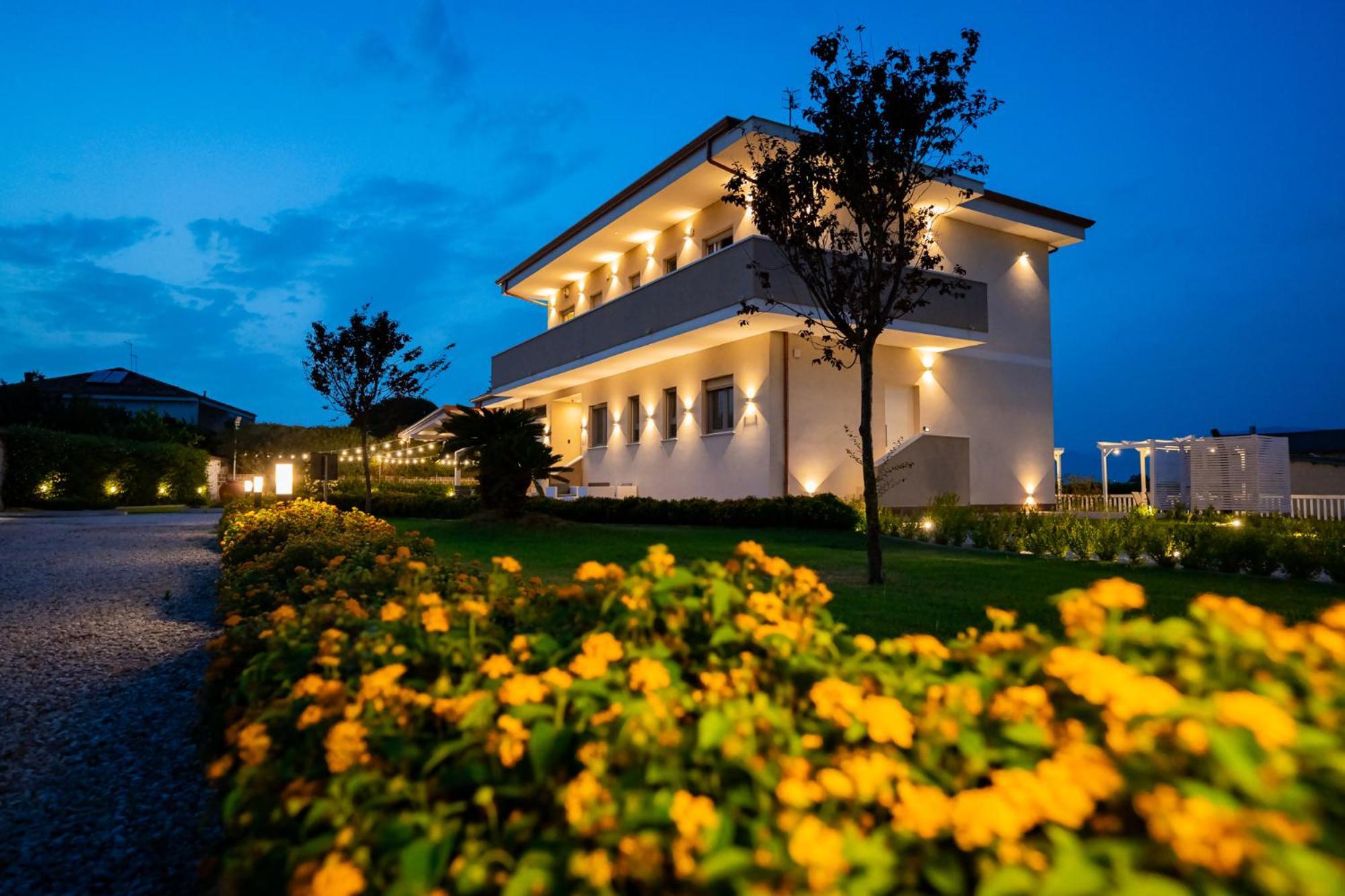 ياتّيباليا Villa Zefiro Suites & Events المظهر الخارجي الصورة