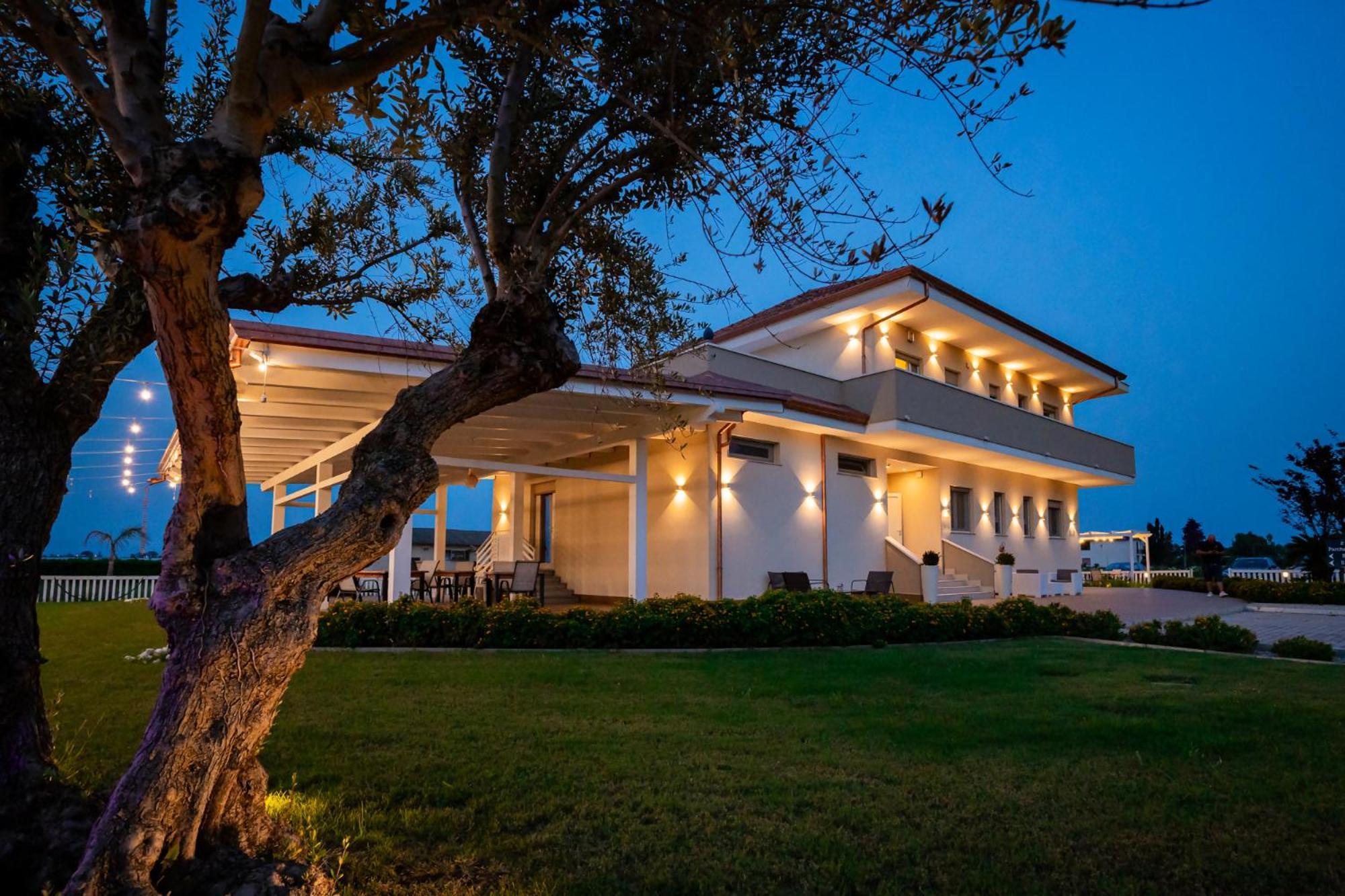 ياتّيباليا Villa Zefiro Suites & Events المظهر الخارجي الصورة